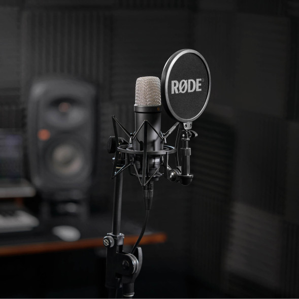 RODE NT1 SIGNATURE BLACK — студийный конденсаторный микрофон