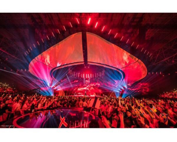 ELATION SixBar 1000 — светодиодный прожектор LED BAR